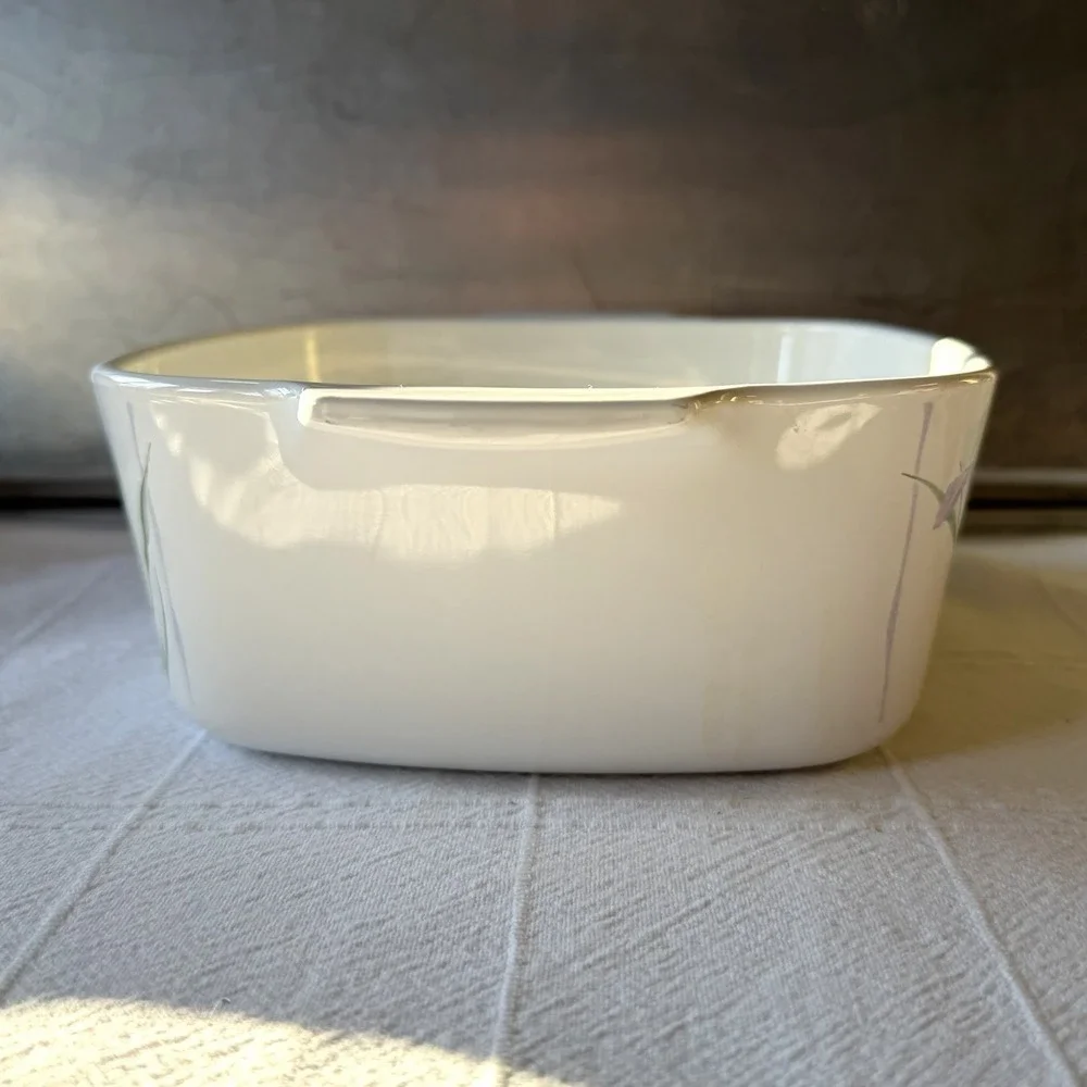 Vintage Corning Ware Shadow Iris casserole dish 1.5 L A-1 1/2 -B